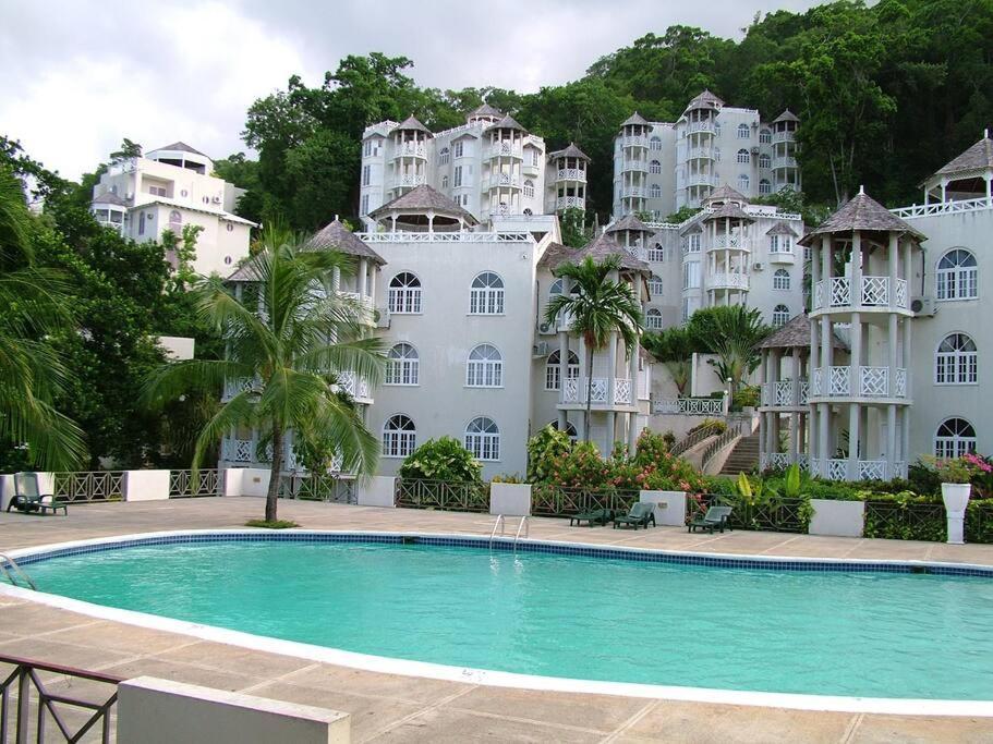 Coastal Beauty - Beautiful Penthouse Condo In Ocho Rios Dış mekan fotoğraf