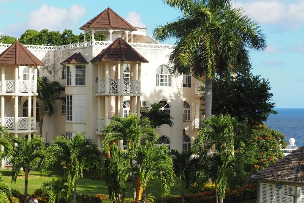 Coastal Beauty - Beautiful Penthouse Condo In Ocho Rios Dış mekan fotoğraf
