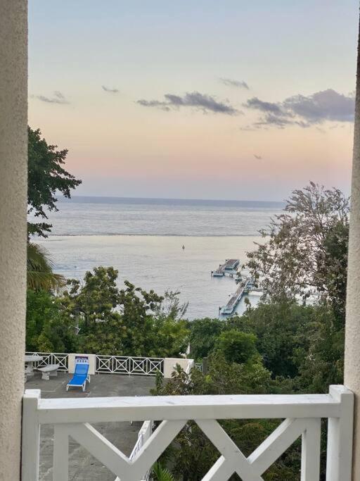 Coastal Beauty - Beautiful Penthouse Condo In Ocho Rios Dış mekan fotoğraf