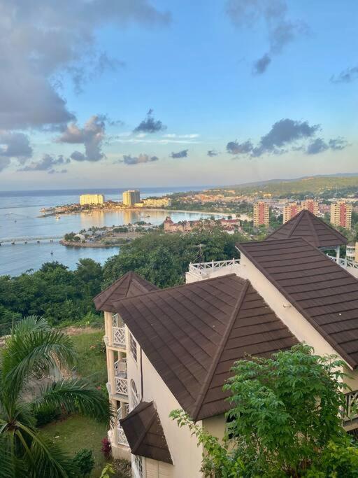 Coastal Beauty - Beautiful Penthouse Condo In Ocho Rios Dış mekan fotoğraf